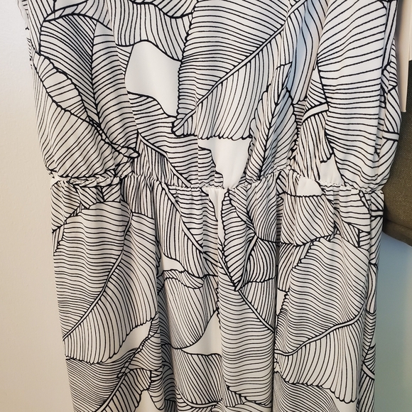 SIENNA SKY - WOMANS NWT DRESS - SIZE XS - Picture 4 of 8
